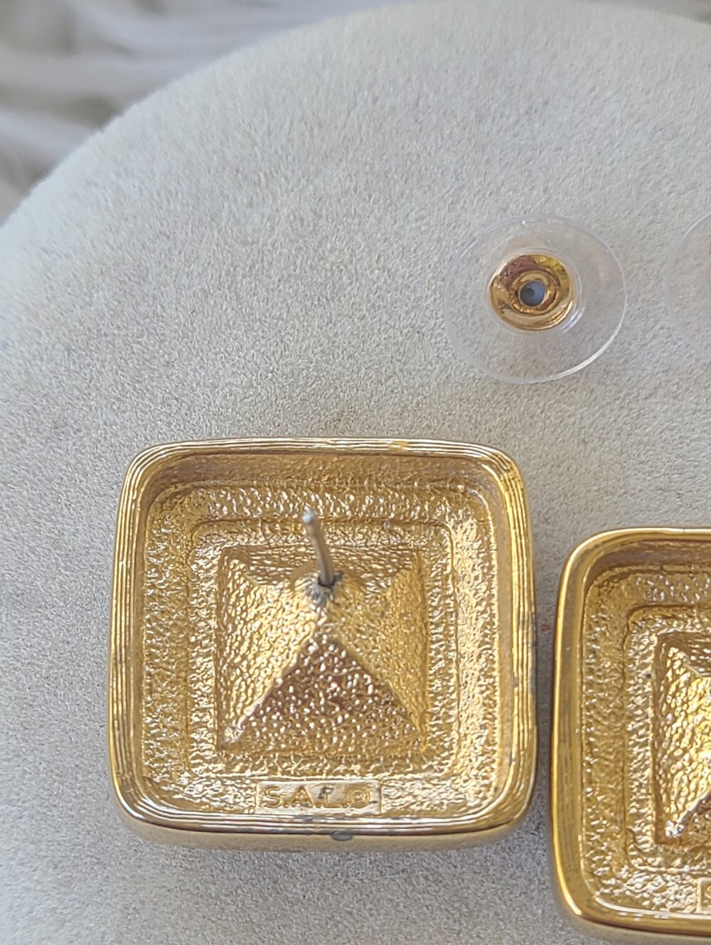 SAL By Swarovski Gold Toned Square Stud Earrings- Good Vintage Condition - Picture 7 of 8